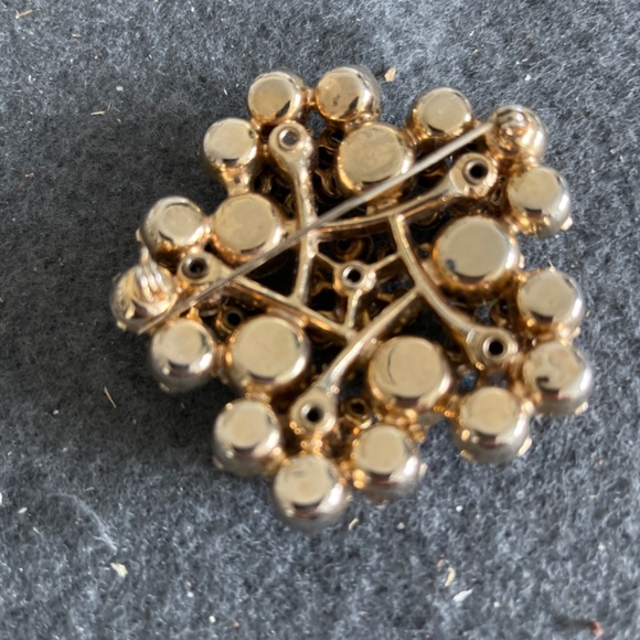 Juliana Brooch - Picture 2 of 2